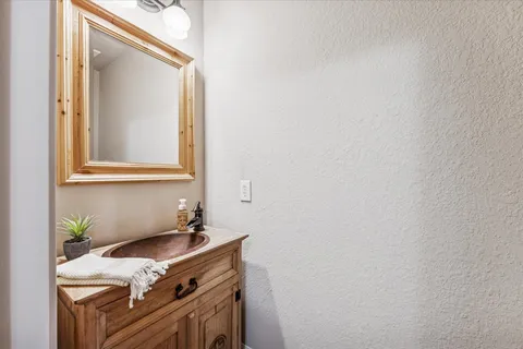 $1,100,000 | 11256 Hahn Road, Sealy, TX 77474