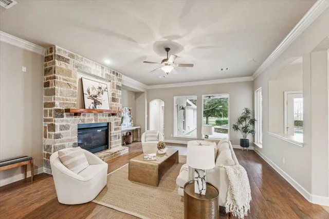 $1,100,000 | 11256 Hahn Road, Sealy, TX 77474