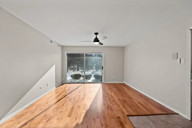 $159,000 | 5715 Park Place, Unit K1, Crestwood, IL 60418