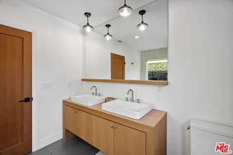 $2,595,000 | 1009 Vernon Avenue, Venice, CA 90291