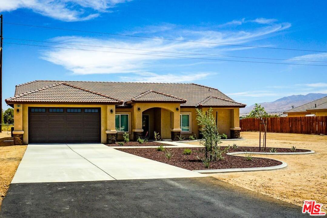 10993 Mohawk Road Apple Valley, CA 92308 - Photo 1 of 20