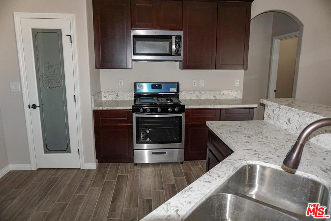 10993 Mohawk Road Apple Valley, CA 92308 - Photo 6 of 20