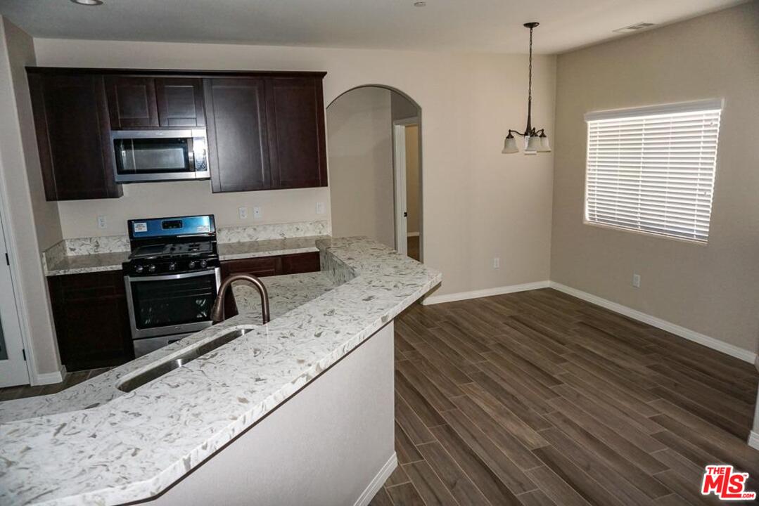 10993 Mohawk Road Apple Valley, CA 92308 - Photo 7 of 20