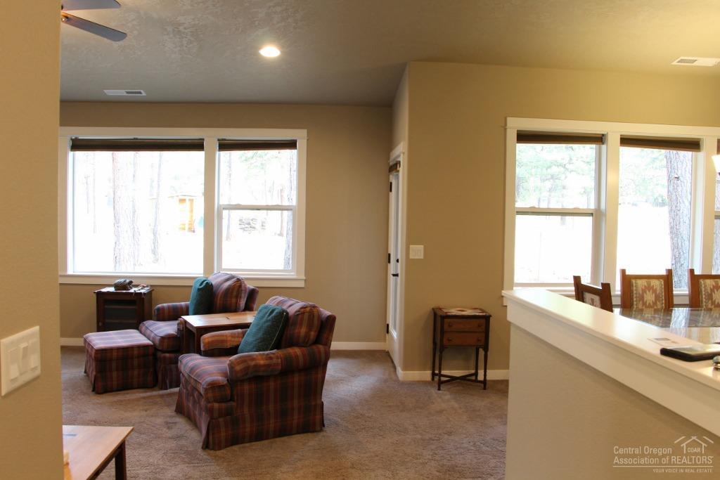 60204 Navajo Road Bend, OR 97702 - Photo 3 of 13 Gallery Image 3
