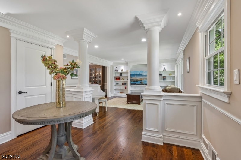 27 Burlington Road Berkeley Heights, NJ 07974 - Photo 2 of 37