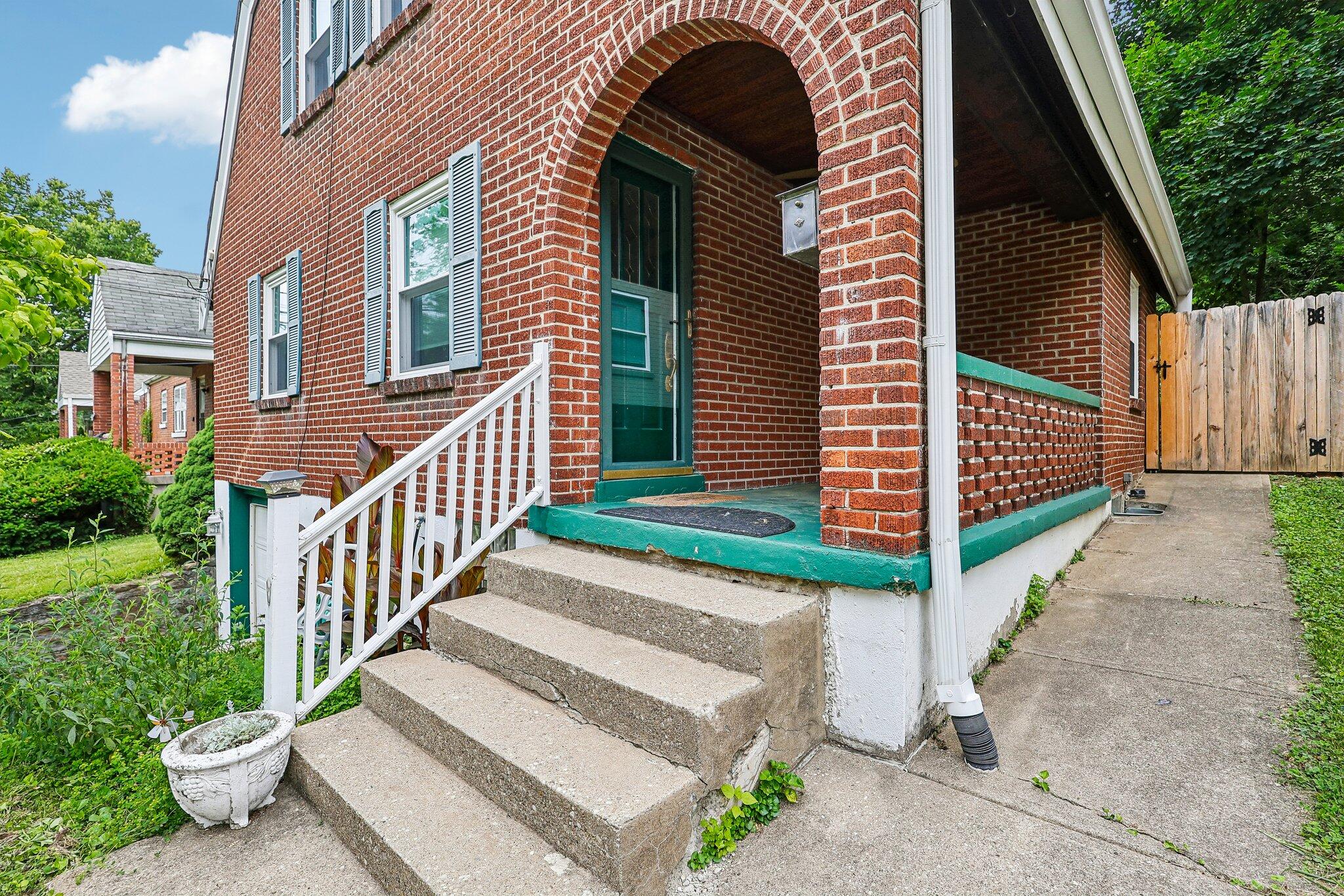 1422 Amsterdam Road Covington, KY 41011 - Photo 2 of 38