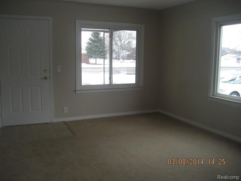 33125 Garfield Road Fraser, MI 48026 - Photo 6 of 17 Living rm view 1.jpg