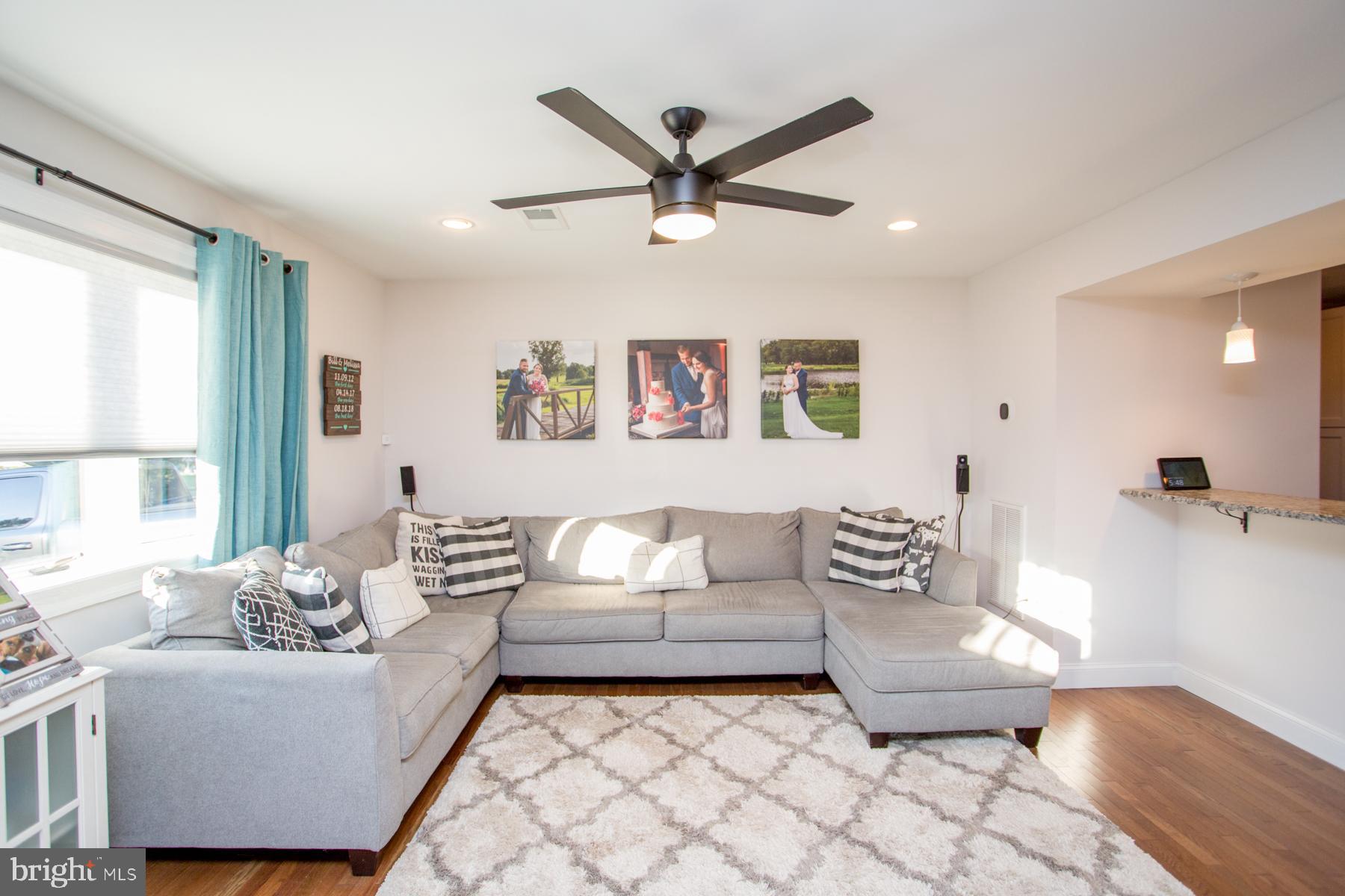 271 Parry Road Warminster, PA 18974 - Photo 5 of 32 Living room