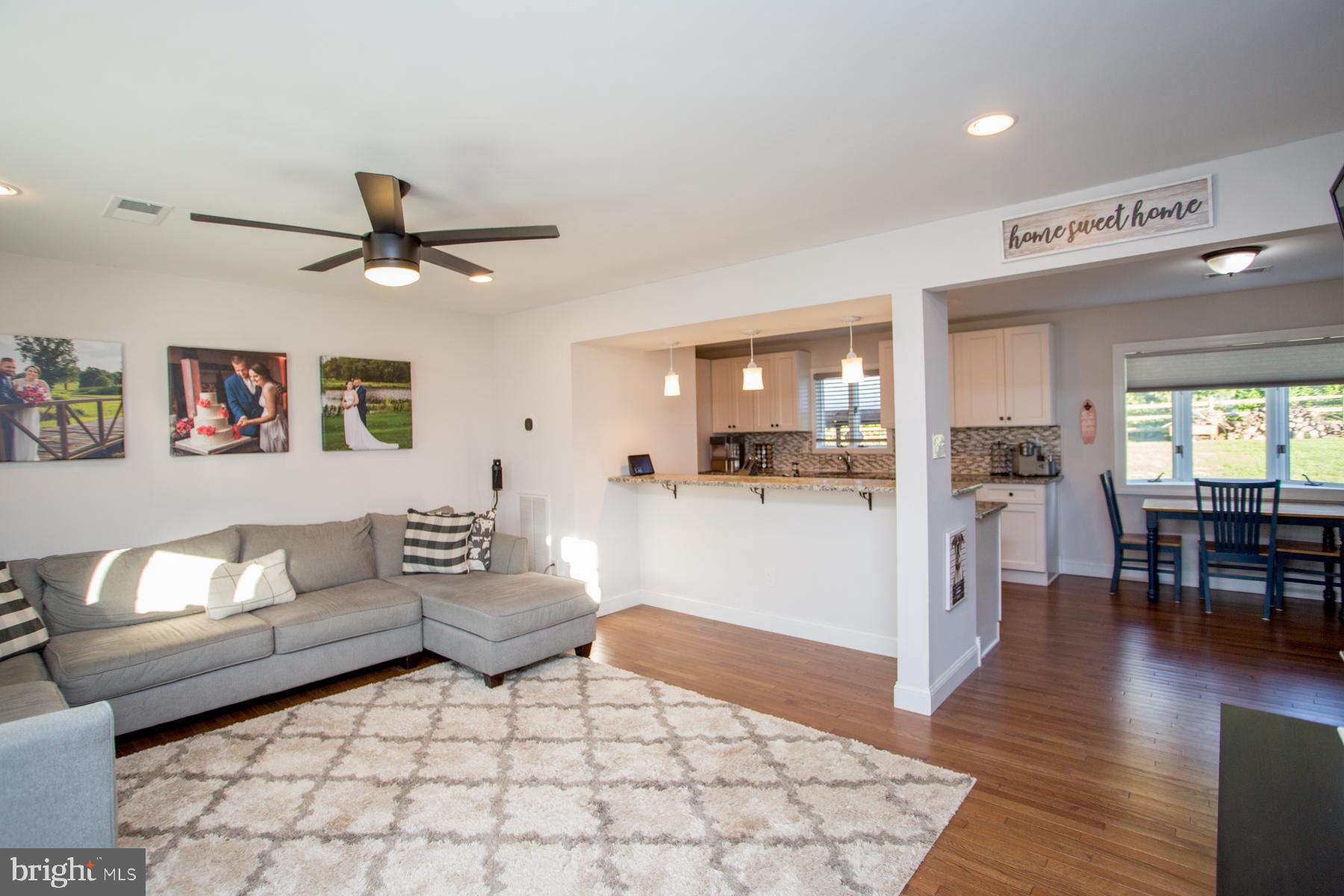 271 Parry Road Warminster, PA 18974 - Photo 6 of 32 Living Room