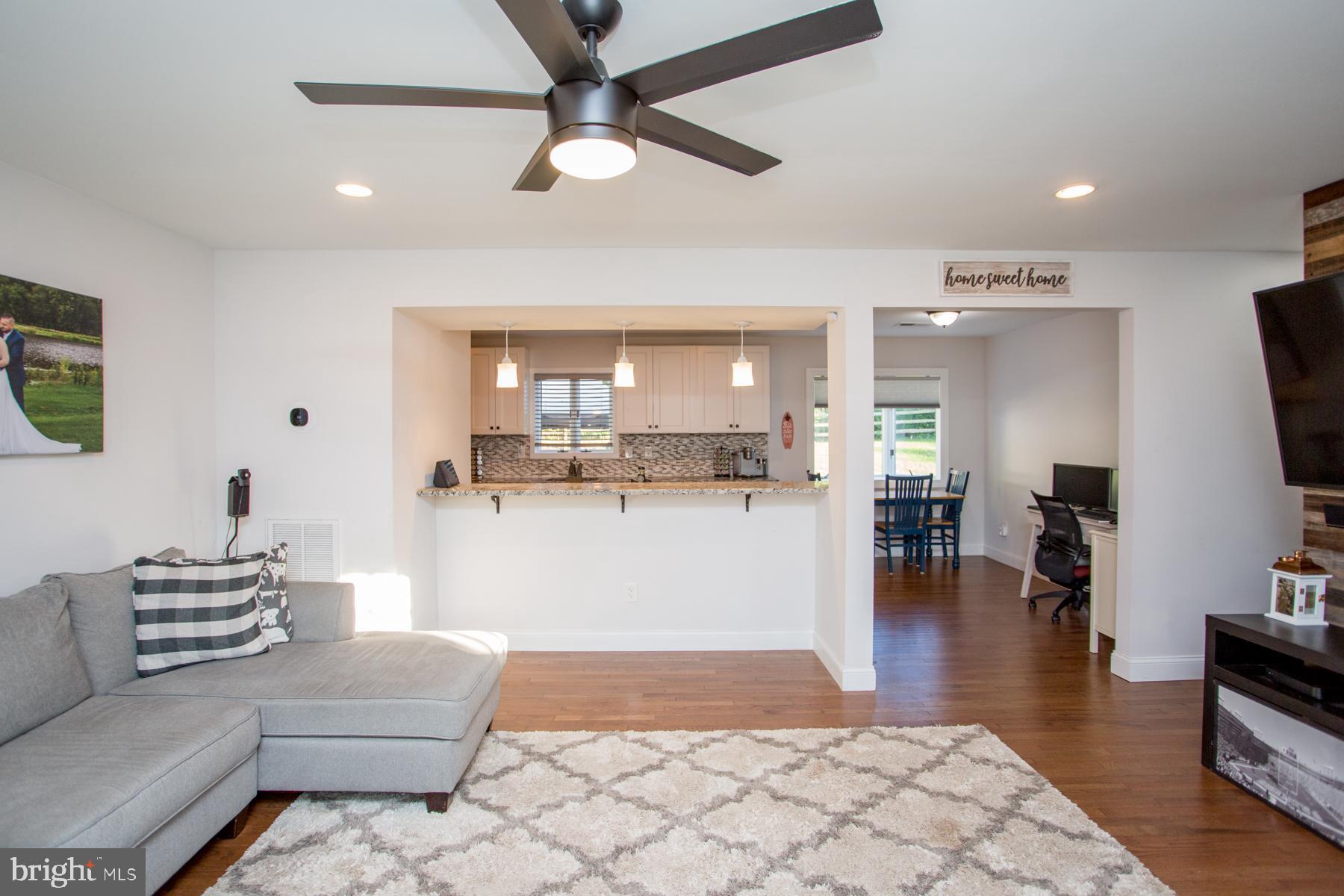 271 Parry Road Warminster, PA 18974 - Photo 7 of 32 Living Room