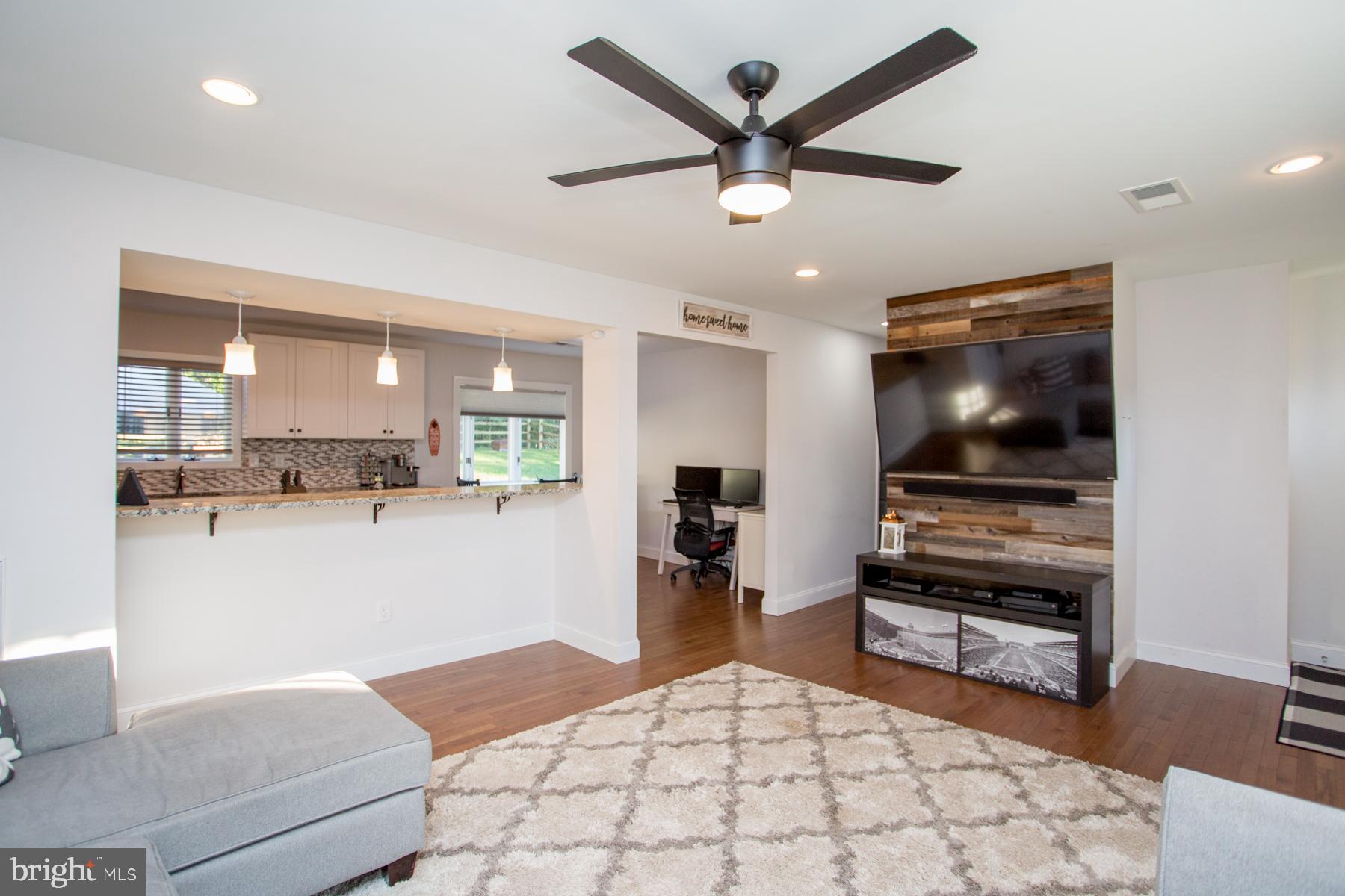 271 Parry Road Warminster, PA 18974 - Photo 8 of 32 Living Room