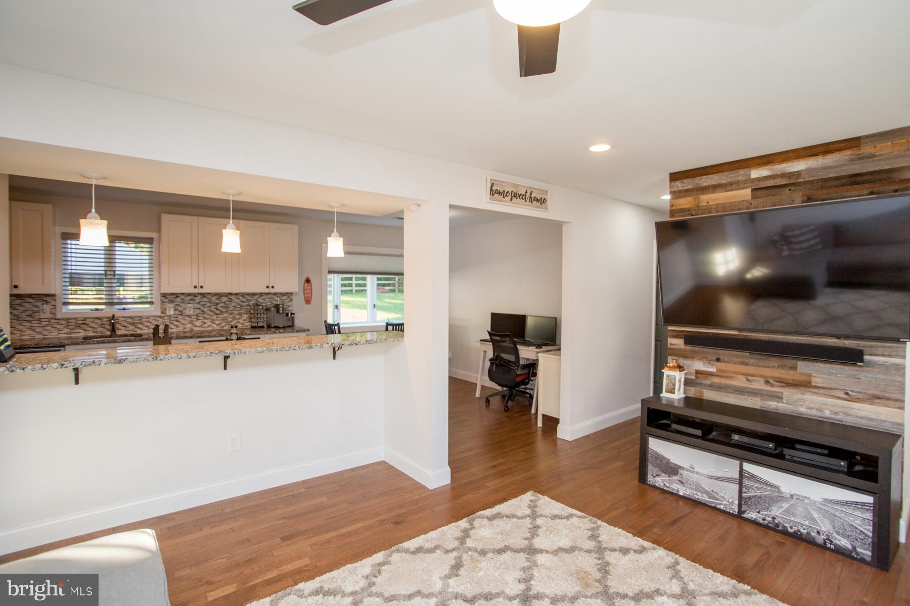 271 Parry Road Warminster, PA 18974 - Photo 10 of 32 Living Room