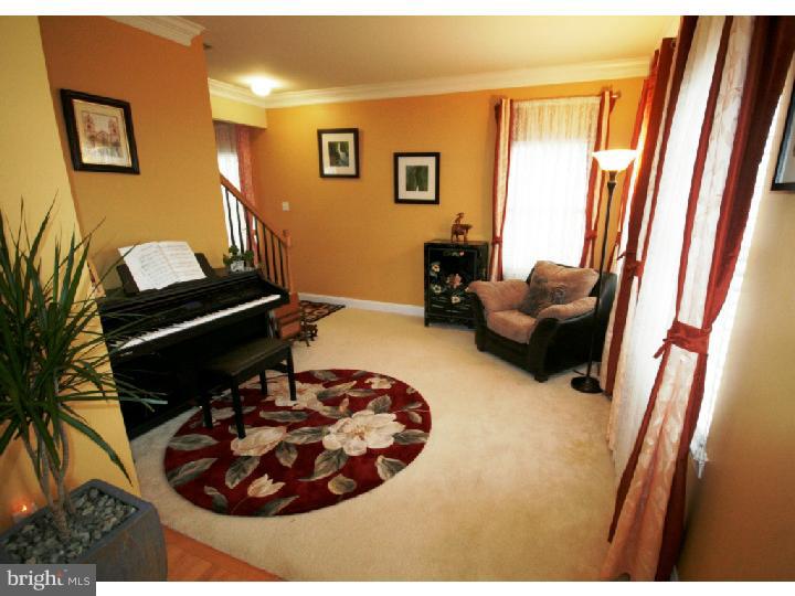 16 Bishop Pine Road Barto, PA 19504 - Photo 4 of 16 Living Room