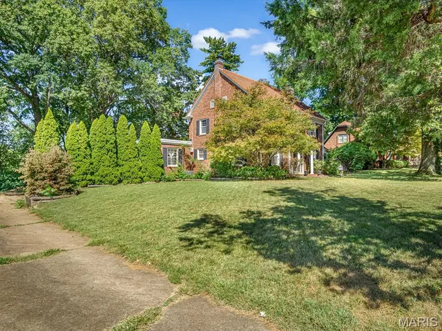 $369,000 | 919 East Monroe Street, Belleville, IL 62220