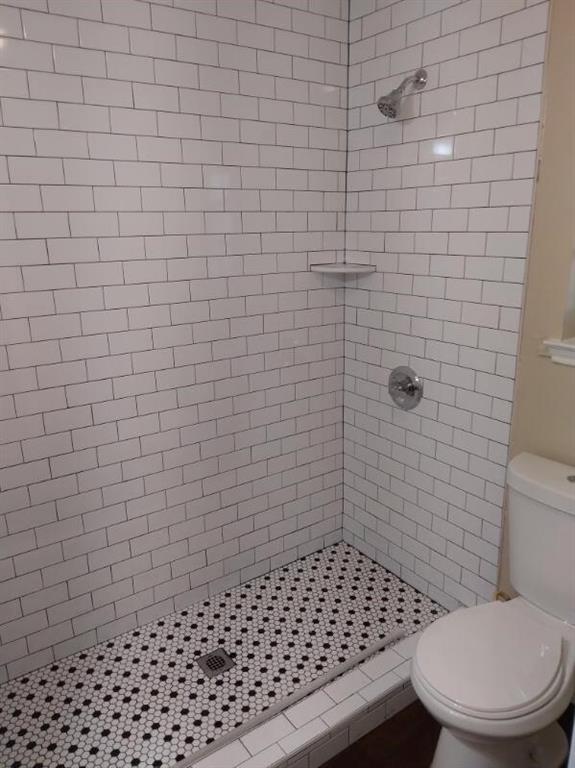 913 Irwin Drive Hurst, TX 76053 - Photo 6 of 8 a bathroom with a toilet