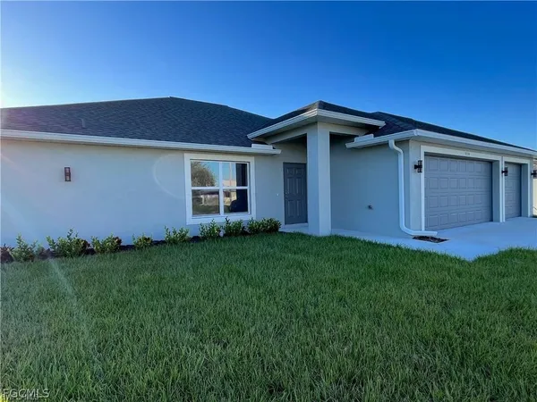 $2,600 | 4334 Southwest 9th Place, Cape Coral, FL 33914