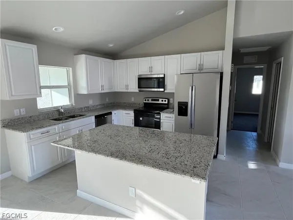 $2,600 | 4334 Southwest 9th Place, Cape Coral, FL 33914