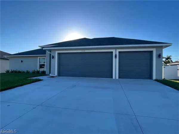 $2,600 | 4334 Southwest 9th Place, Cape Coral, FL 33914