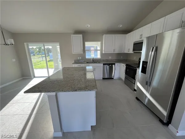 $2,600 | 4334 Southwest 9th Place, Cape Coral, FL 33914