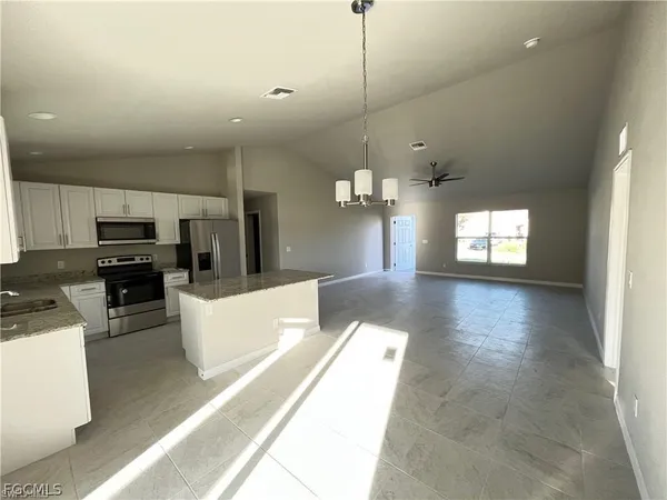 $2,600 | 4334 Southwest 9th Place, Cape Coral, FL 33914