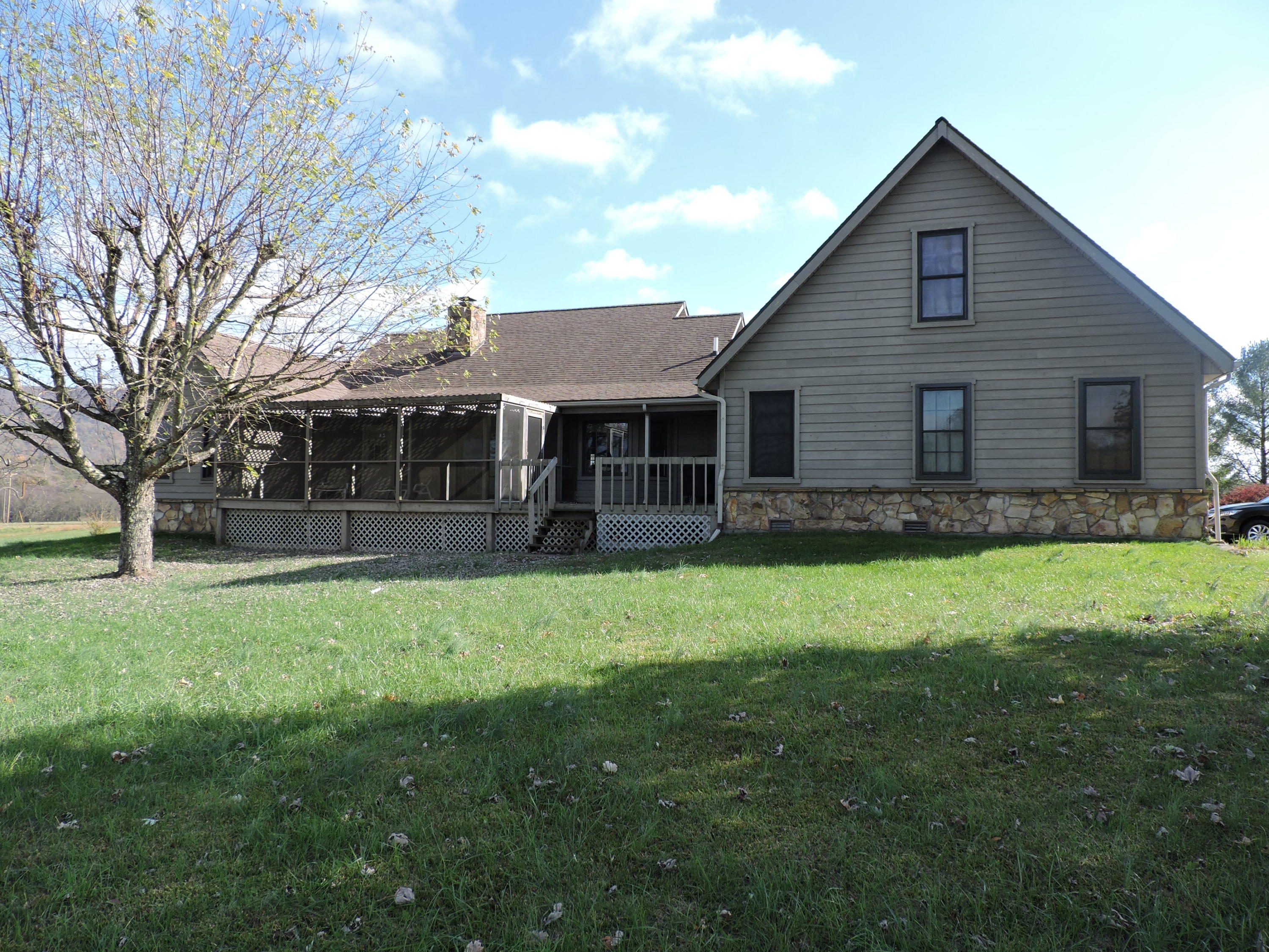 746 Rhea Road Crossville, TN 38555 - Photo 3 of 39 Back