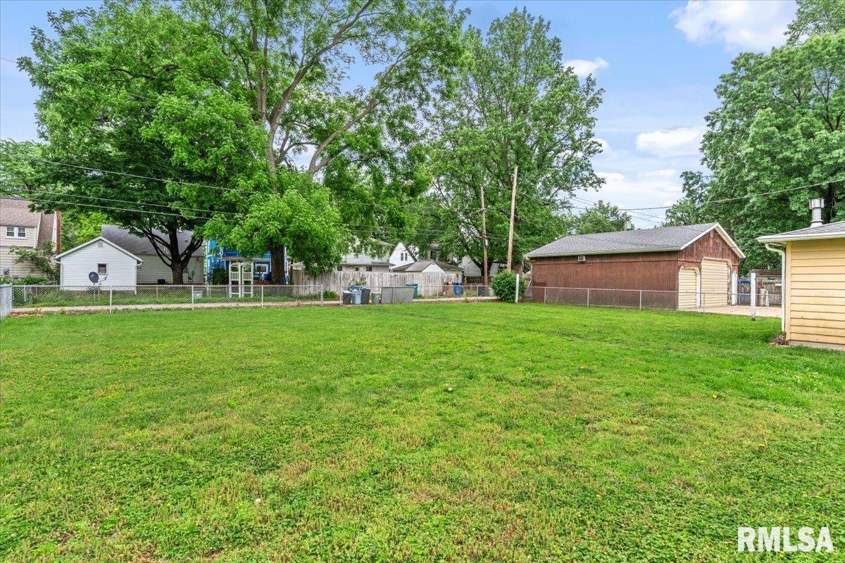 2424 Holmes Avenue Springfield, IL 62704 - Photo 31 of 37