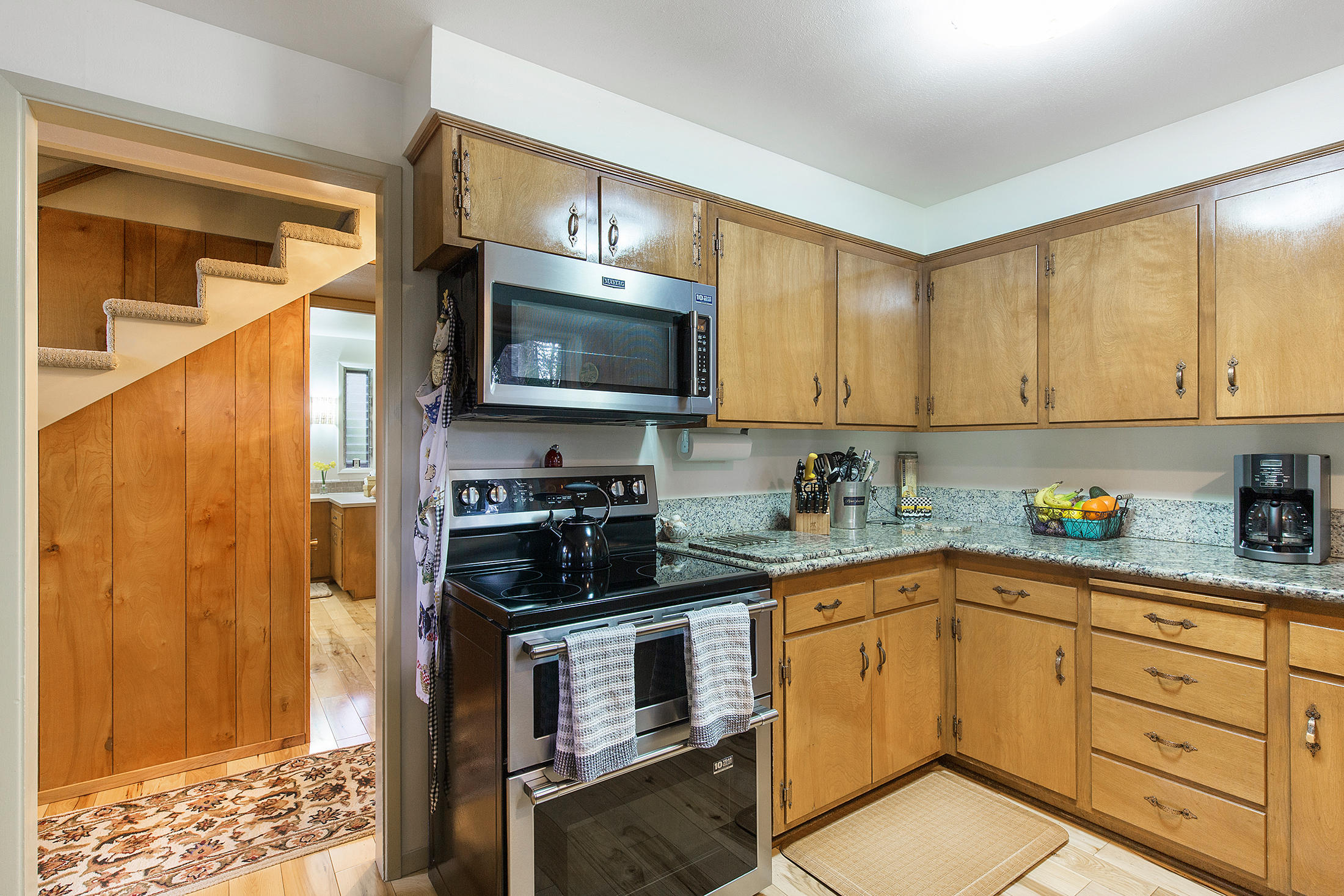 2290 Galice Road Merlin, OR 97532 - Photo 17 of 42 Kitchen