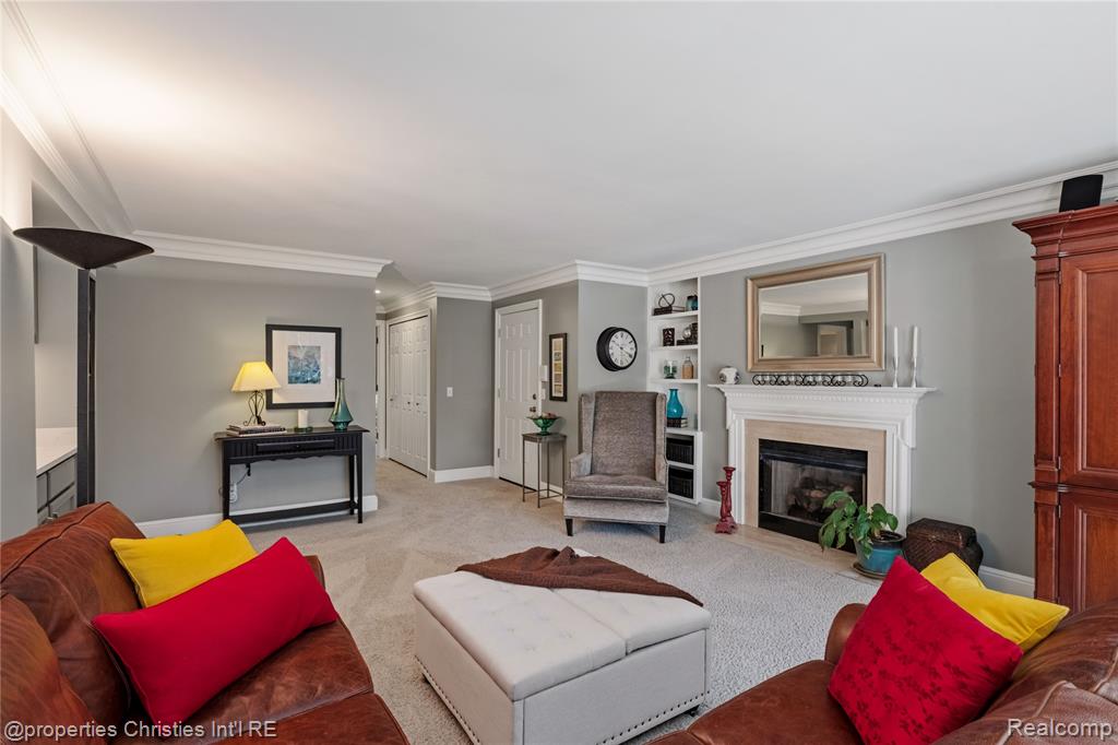 1695 Huntington Park Rochester Hills, MI 48309 - Photo 5 of 54