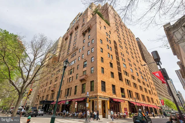 $325,000 | 219 South 18th Street, Unit 1422 | Rittenhouse Square