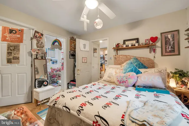 a bedroom that has a bed and a table in it