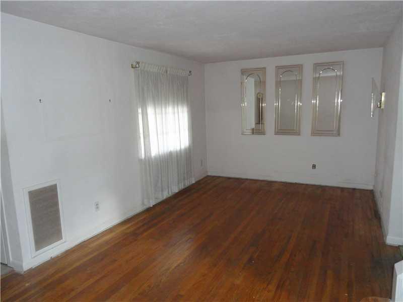 711 McCoy Road McKees Rocks, PA 15136 - Photo 3 of 17 Living Room.