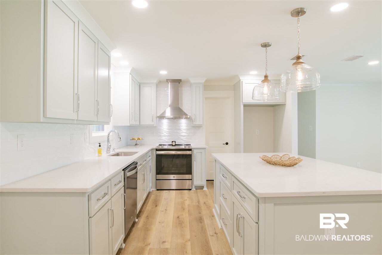404 Tulip Terrace Fairhope, AL 36532 - Photo 7 of 26 QUARTZ COUNTERTOPS