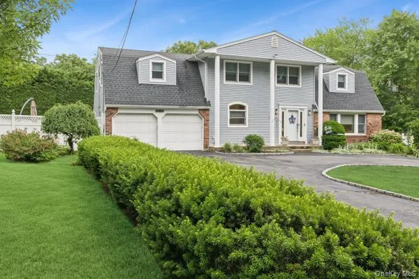 $1,200,000 | 21 Fairoaks Lane, Smithtown, NY 11787
