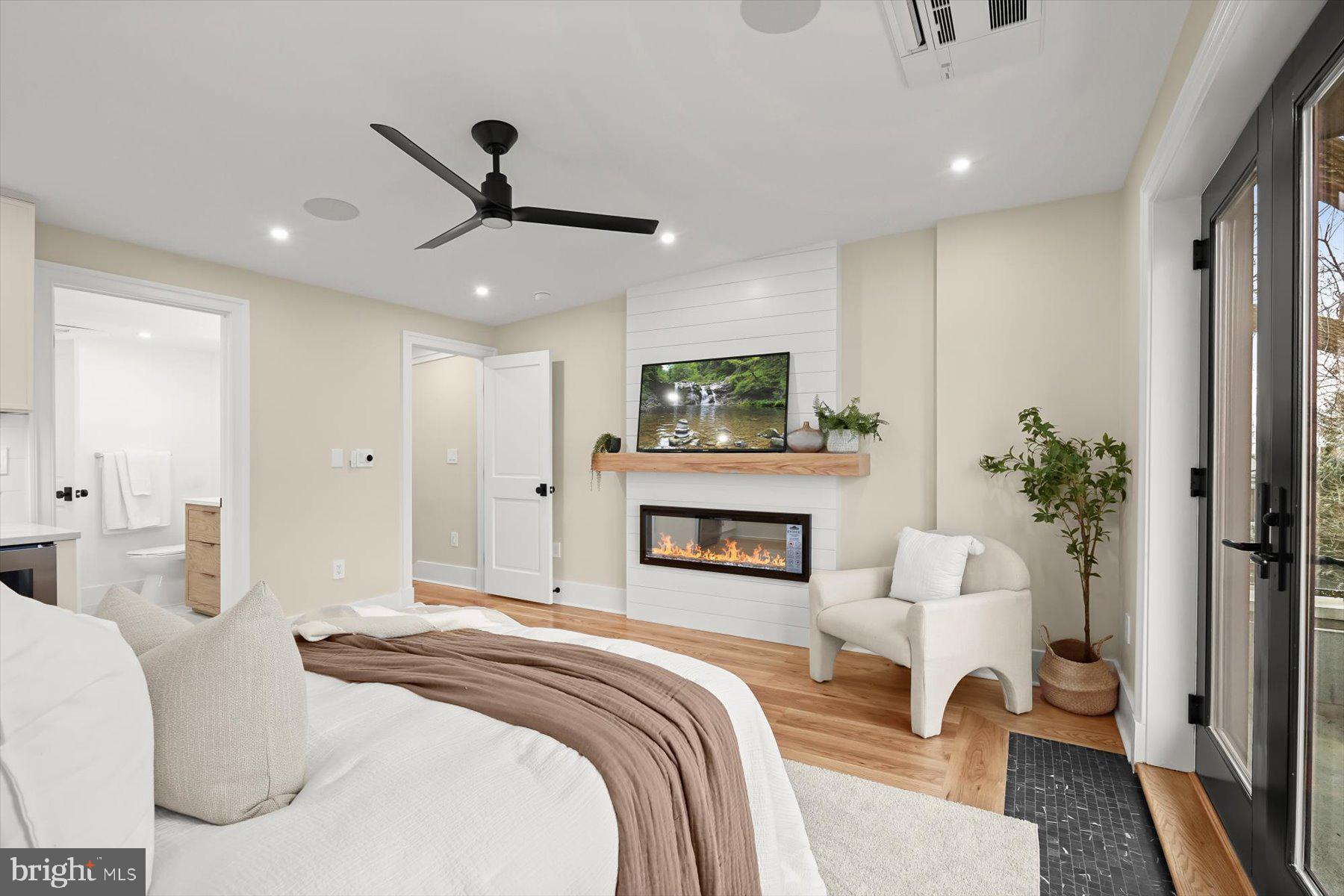 235 12th Street Southeast Washington, DC 20003 - Photo 11 of 32