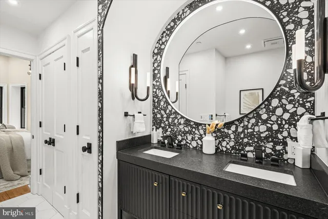 a view of entryway with a front door