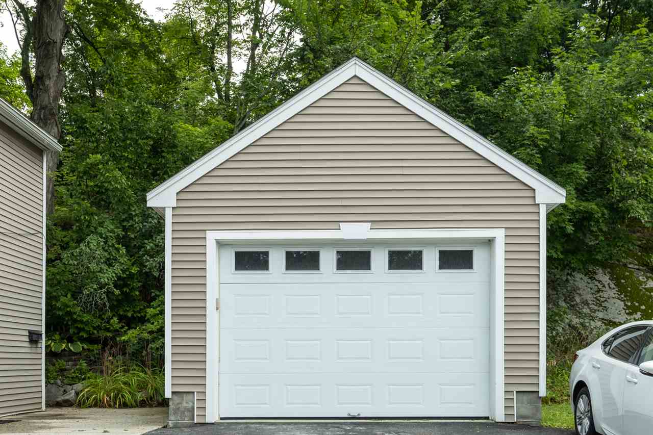 25 Exeter Road Newmarket, NH 03857 - Photo 3 of 30