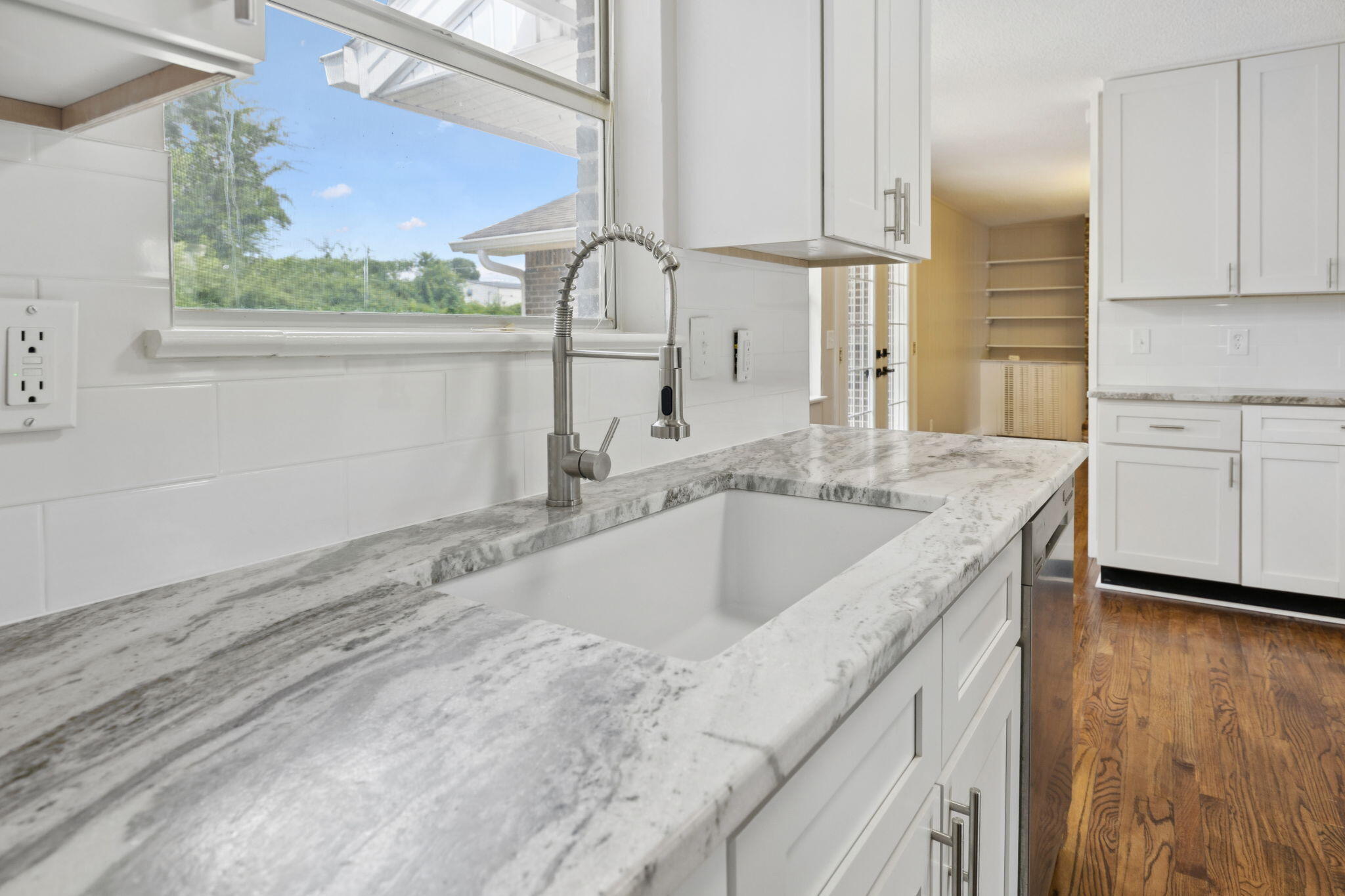 6611 Vaden Drive Chattanooga, TN 37421 - Photo 4 of 26 19-web-or-mls-6611 Vaden Dr - 019