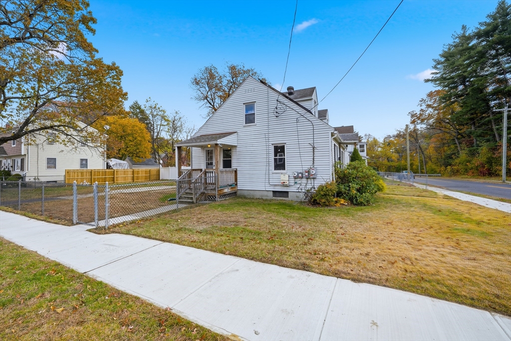 803 Armory Street Springfield, MA 01107 - Photo 5 of 34