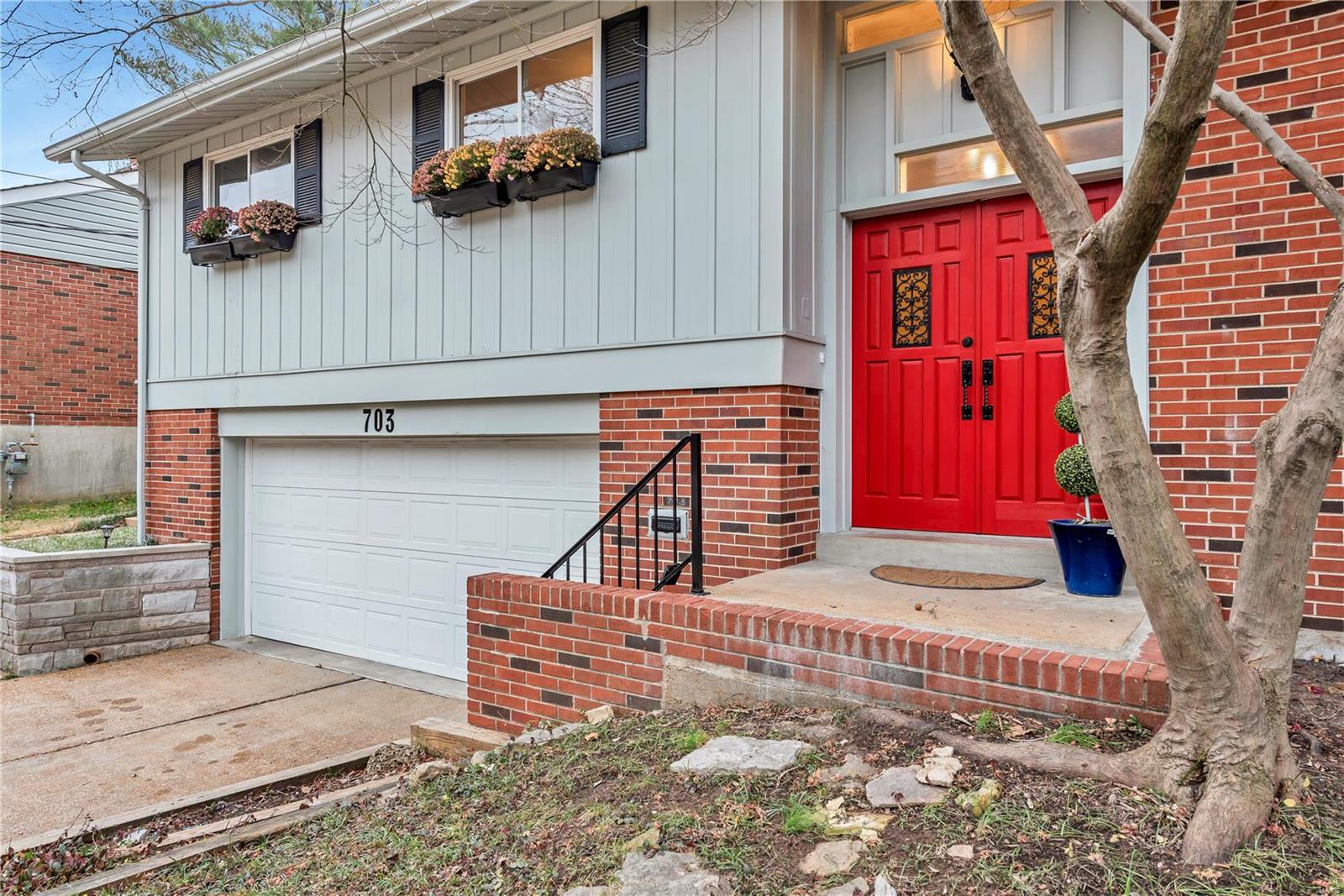 703 Edgar Road Webster Groves, MO 63119 - Photo 2 of 30 Gallery Image 2