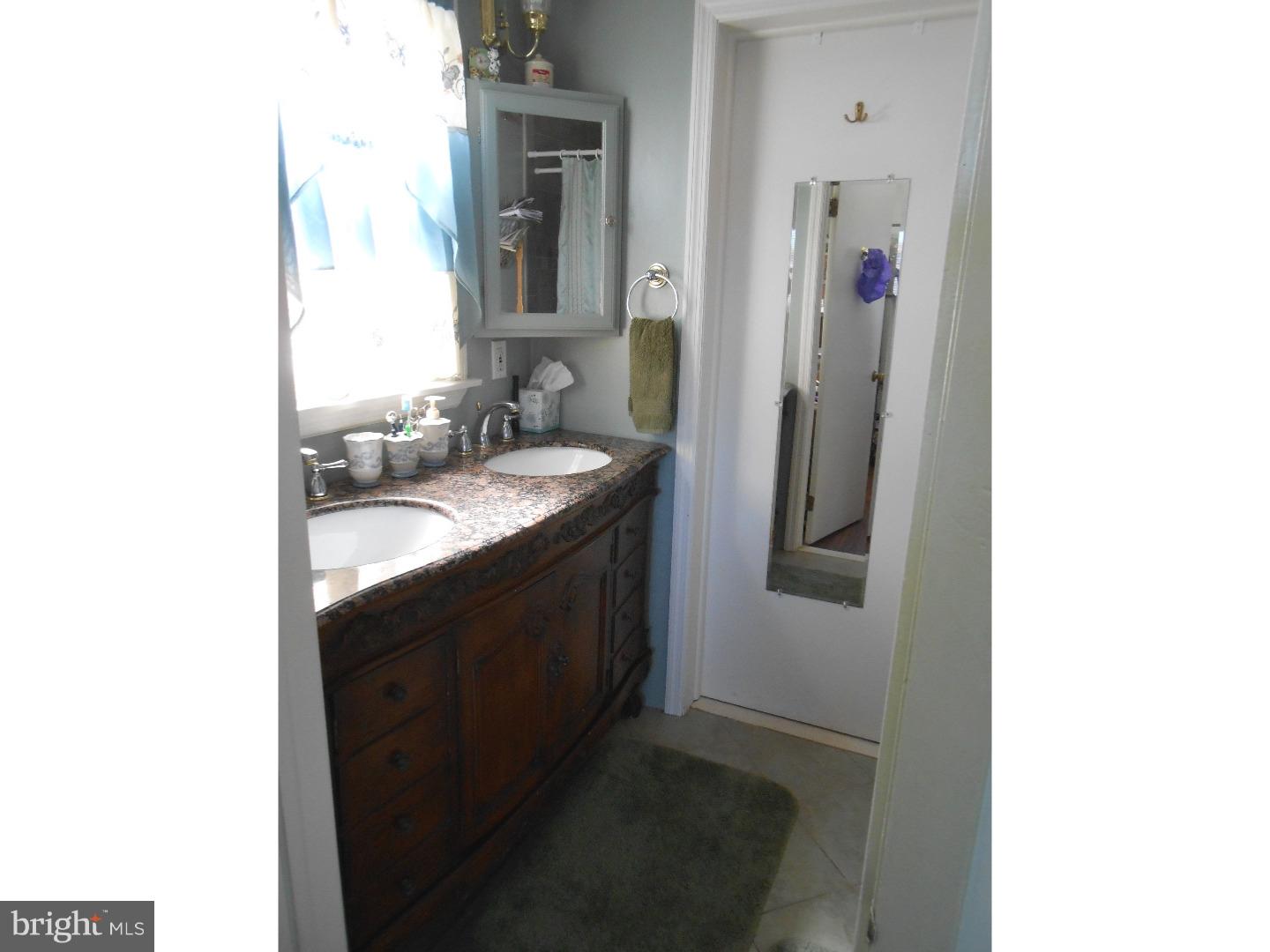 911 Merlin Street Bristol, PA 19007 - Photo 9 of 17 Master Bathroom