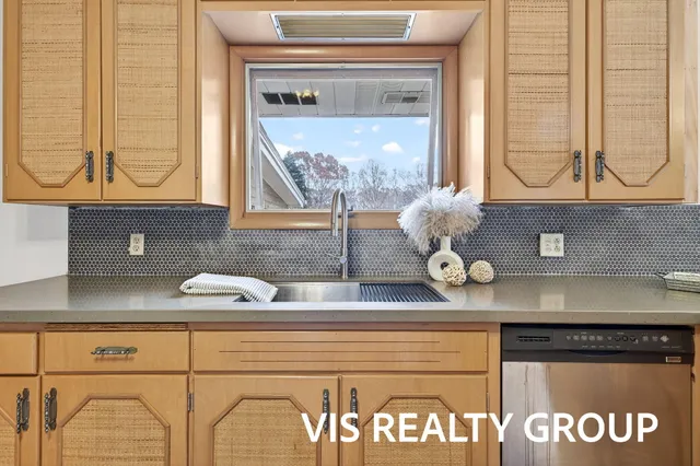 $425,000 | 15746 Pruin Street, Spring Lake, MI 49456