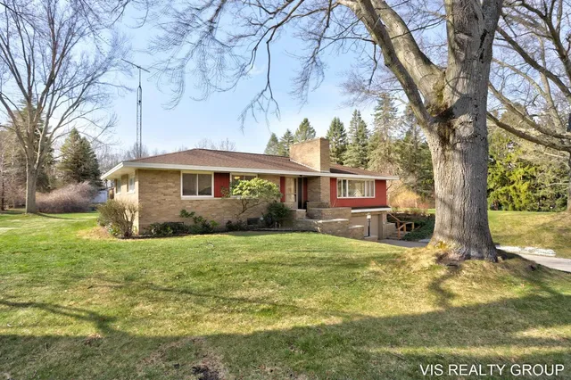$425,000 | 15746 Pruin Street, Spring Lake, MI 49456
