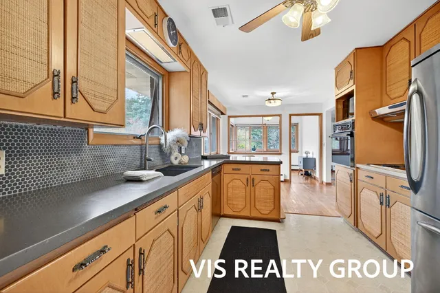 $425,000 | 15746 Pruin Street, Spring Lake, MI 49456