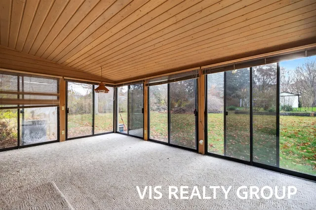 $425,000 | 15746 Pruin Street, Spring Lake, MI 49456