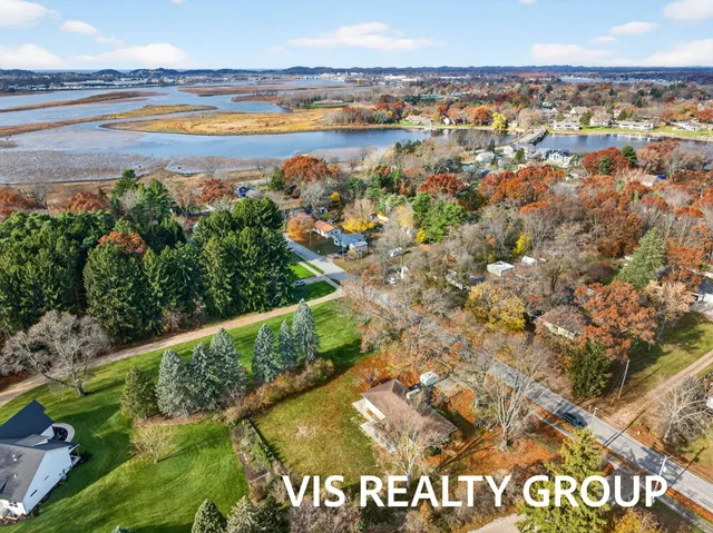 $425,000 | 15746 Pruin Street, Spring Lake, MI 49456