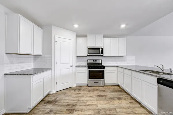 $2,400 | 22224 Backspin, San Antonio, TX 78261