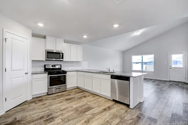 $2,400 | 22224 Backspin, San Antonio, TX 78261