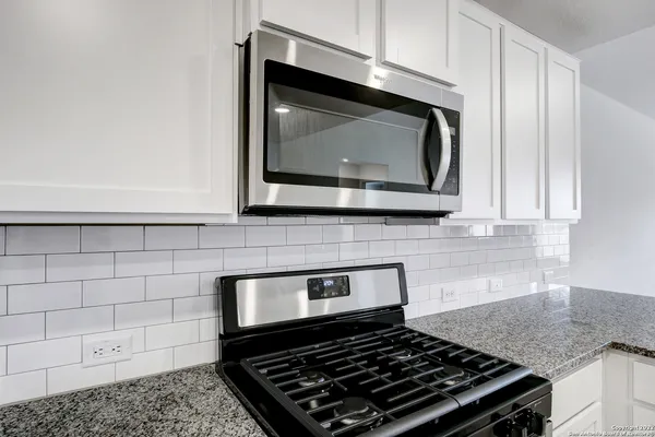 $2,400 | 22224 Backspin, San Antonio, TX 78261