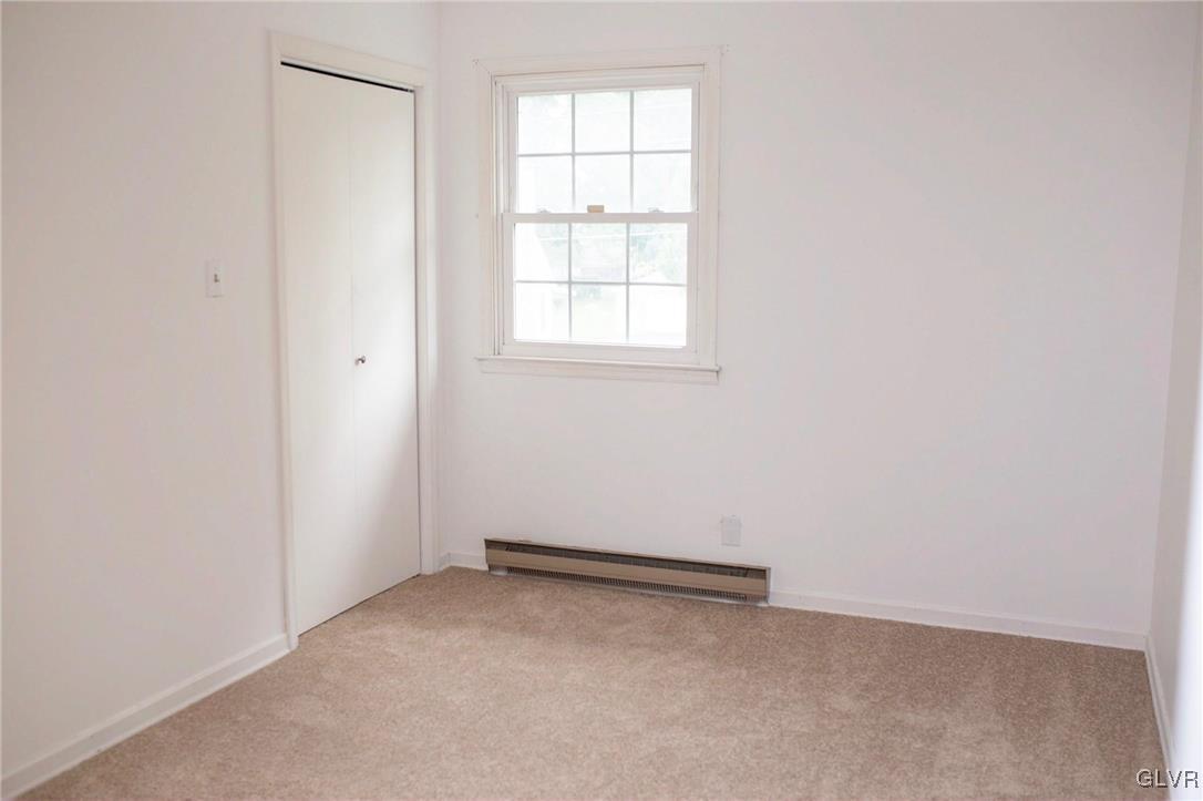 2825 Middletown Road Bethlehem, PA 18020 - Photo 12 of 28 an empty room with a window