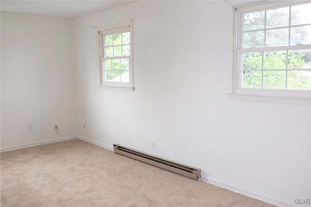 2825 Middletown Road Bethlehem, PA 18020 - Photo 13 of 28 an empty room with a window